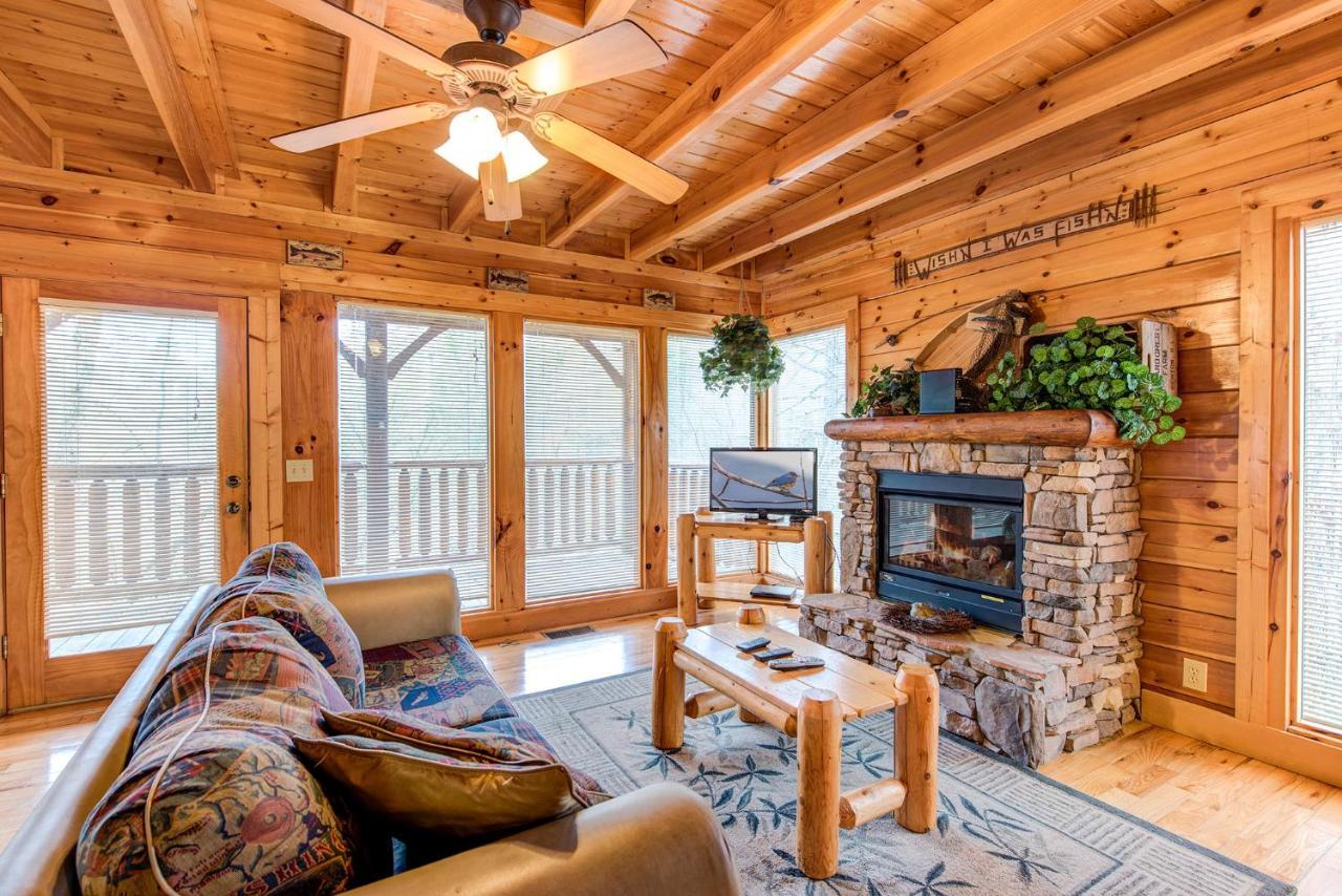 Secret Romance, 2 Bedrooms, Sleeps 8, Pool Table, Hot Tub, Arcade Gatlinburg Exterior foto
