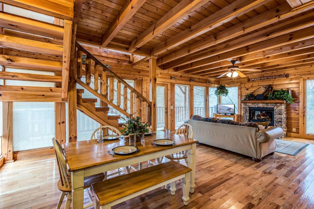 Secret Romance, 2 Bedrooms, Sleeps 8, Pool Table, Hot Tub, Arcade Gatlinburg Exterior foto