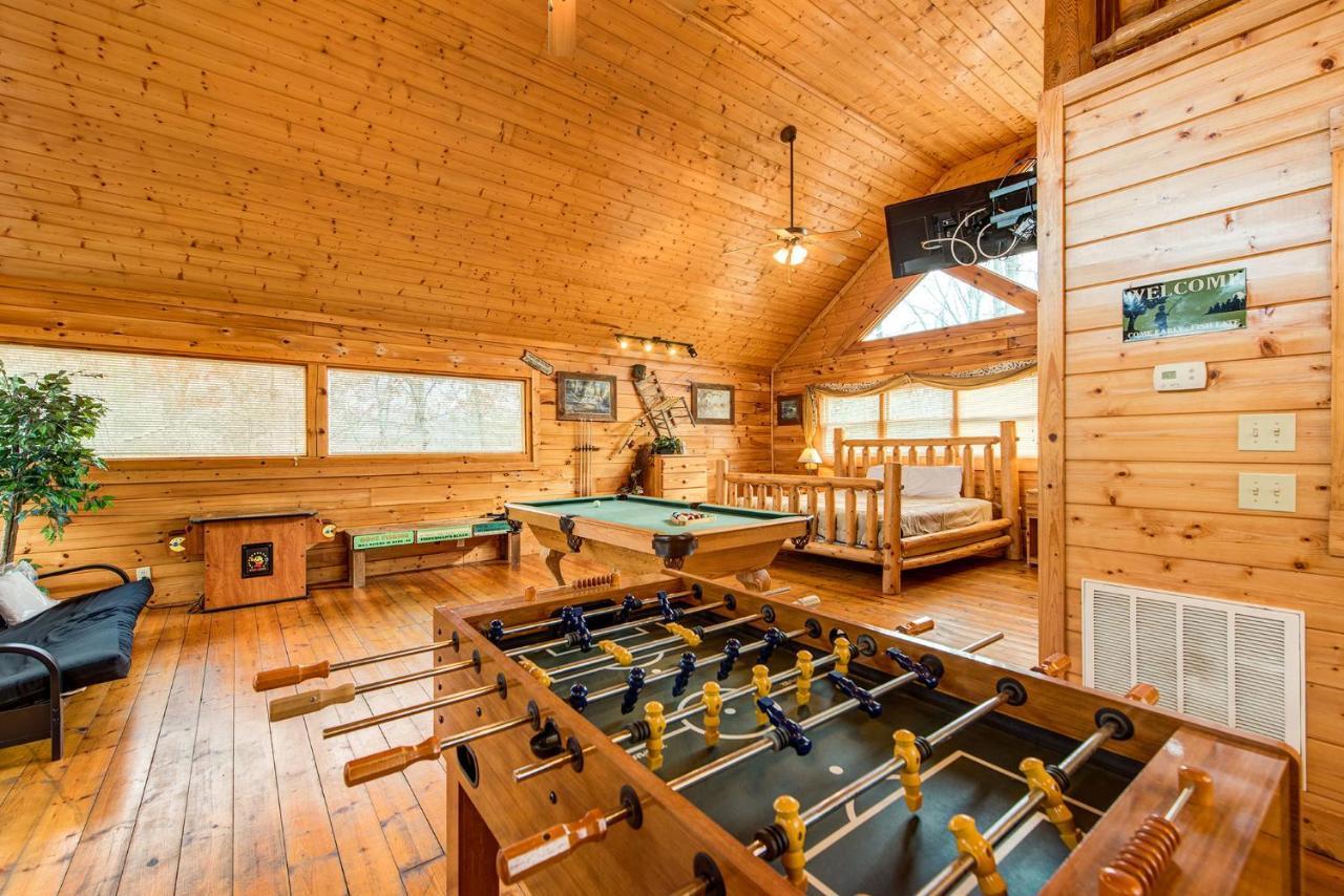 Secret Romance, 2 Bedrooms, Sleeps 8, Pool Table, Hot Tub, Arcade Gatlinburg Exterior foto